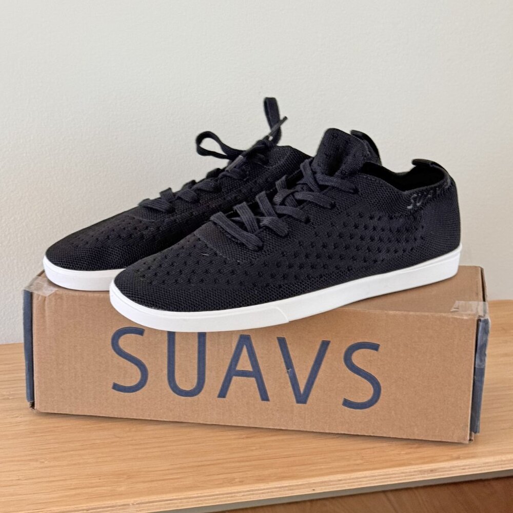 New in box Suavs Zilker Sneakers Black Lightweight Comfort Flexible Shoes SlipOn